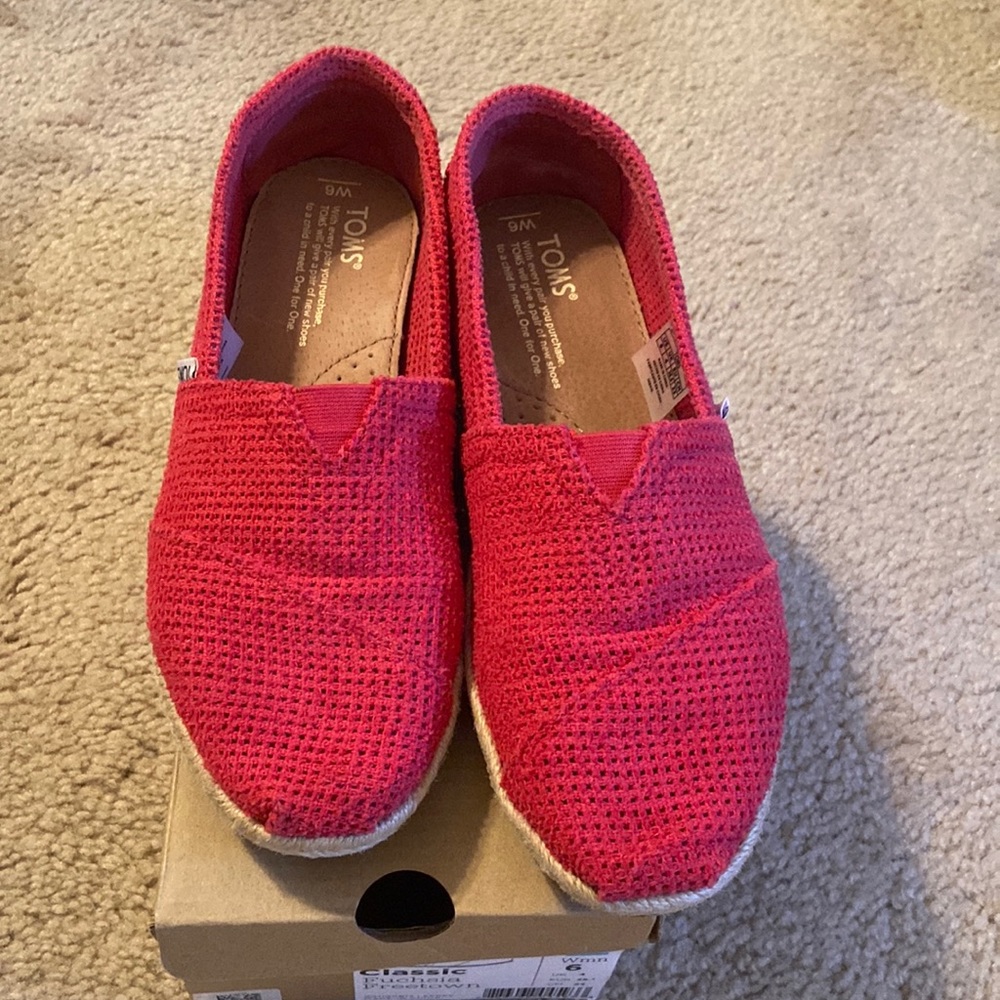 Womens classic fuchsia toms